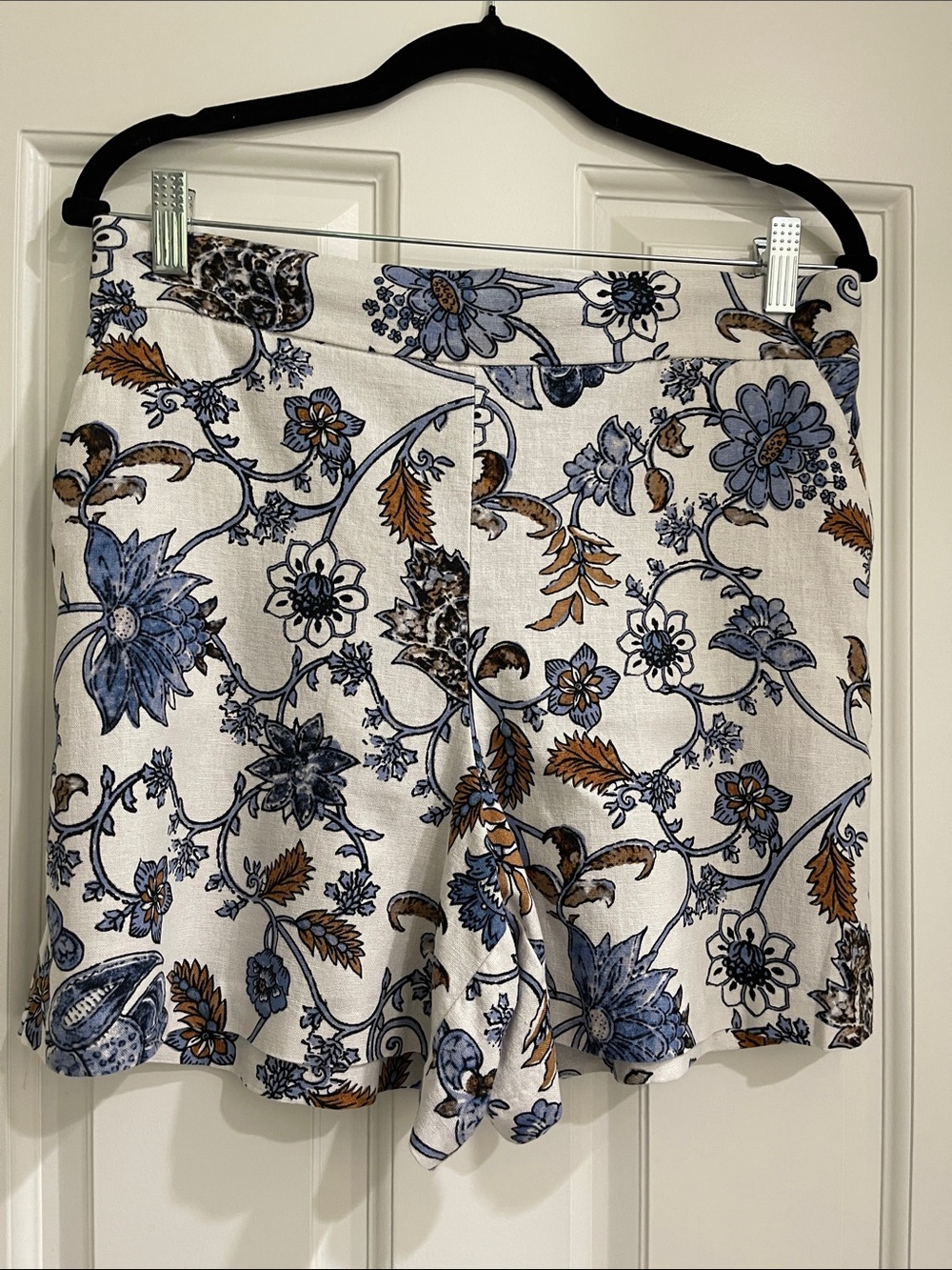 Women’s Floral Linen-Blend Shorts in Cream and Blue Size M